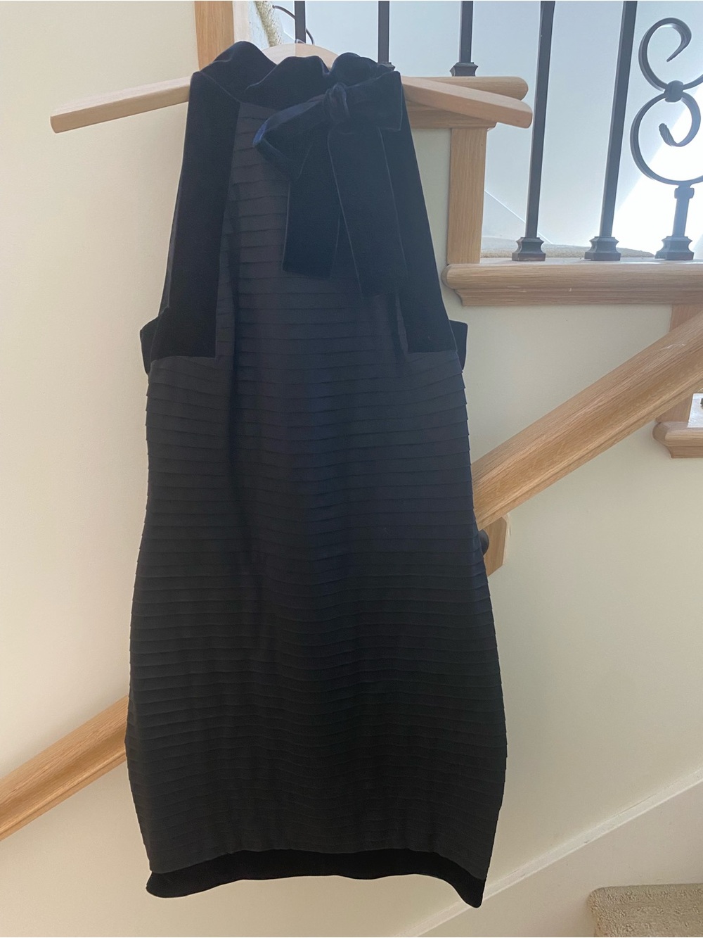 JIKI Monte-Carlo Black Textured Sleeveless Dress with Bow Neck Size 44, US 12
